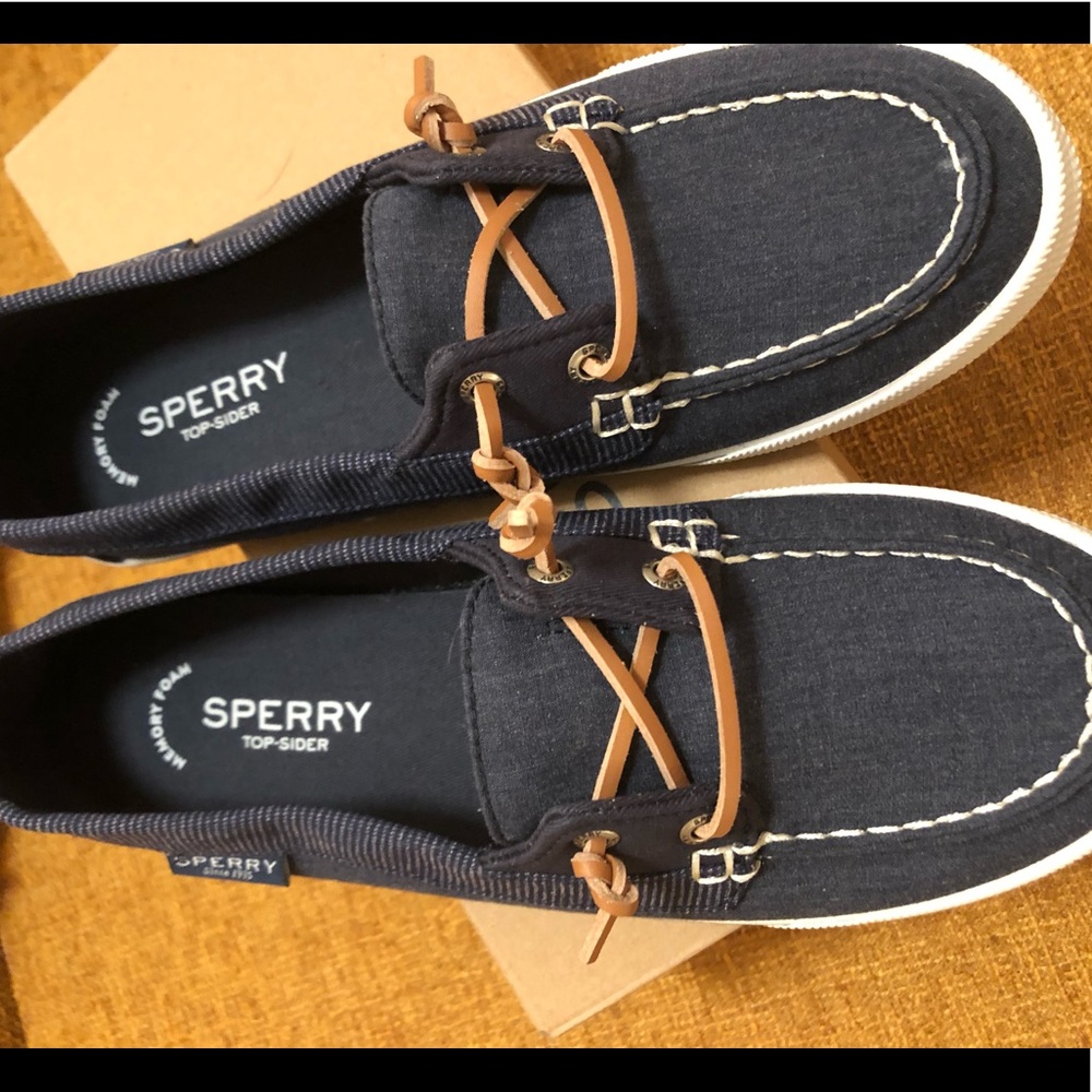 New in Box Navy Sperry’s